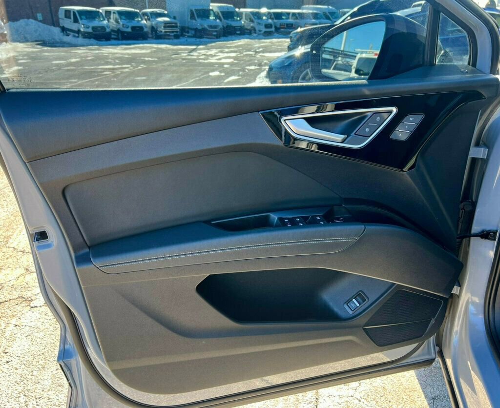 Used 2024 Audi Q4 e-tron Premium Plus w/ Premium Plus image 12