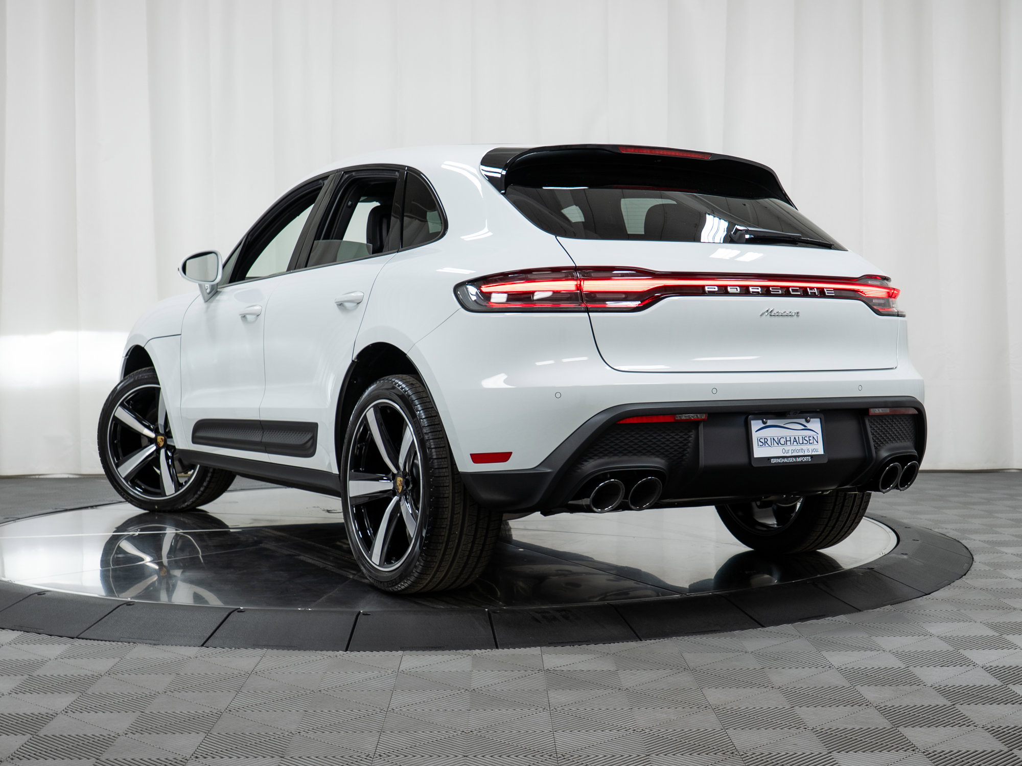 Certified 2025 Porsche Macan image 31