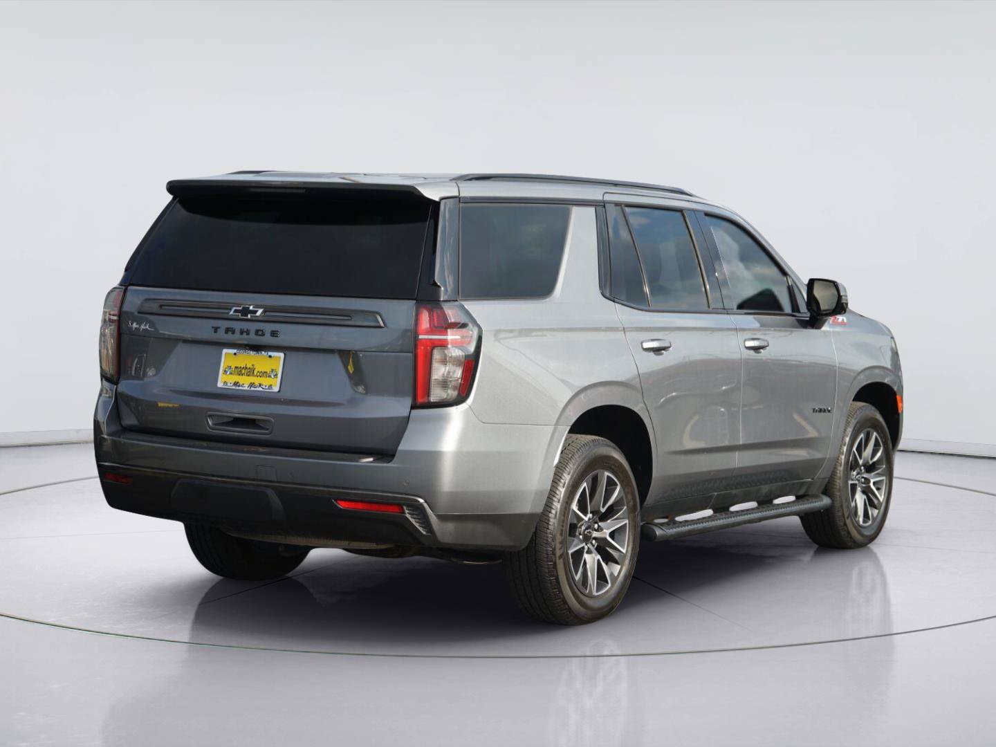 Used 2022 Chevrolet Tahoe Z71 w/ Luxury Package AWD/4WD image 6