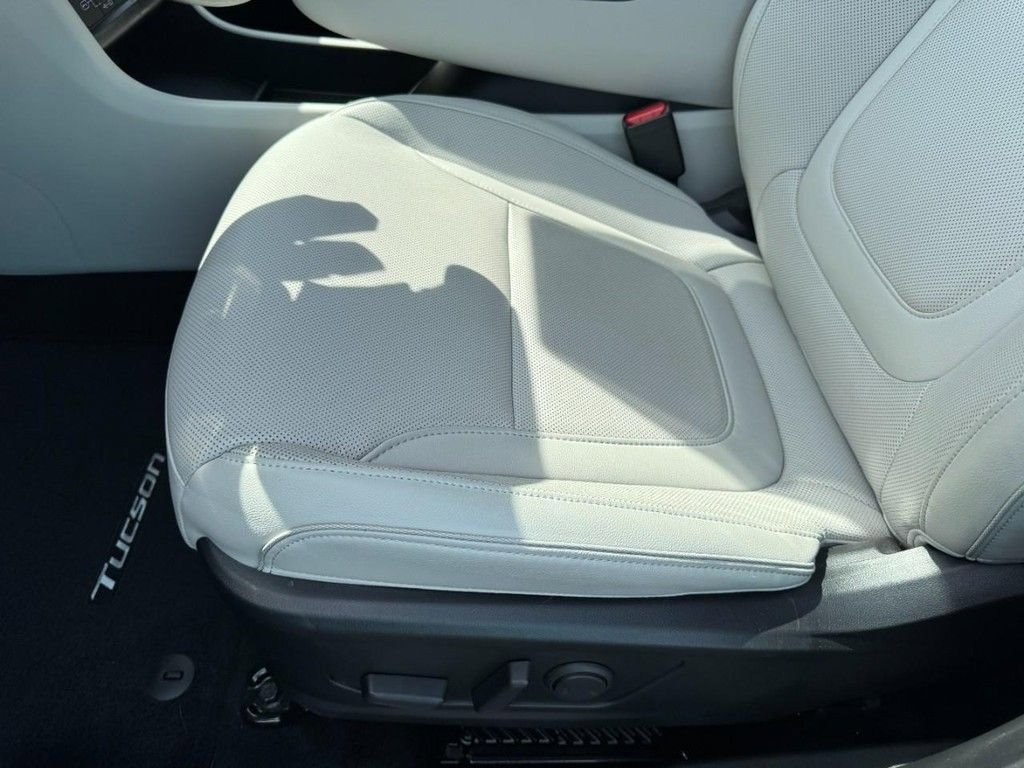 Certified 2025 Hyundai Tucson Limited image 15