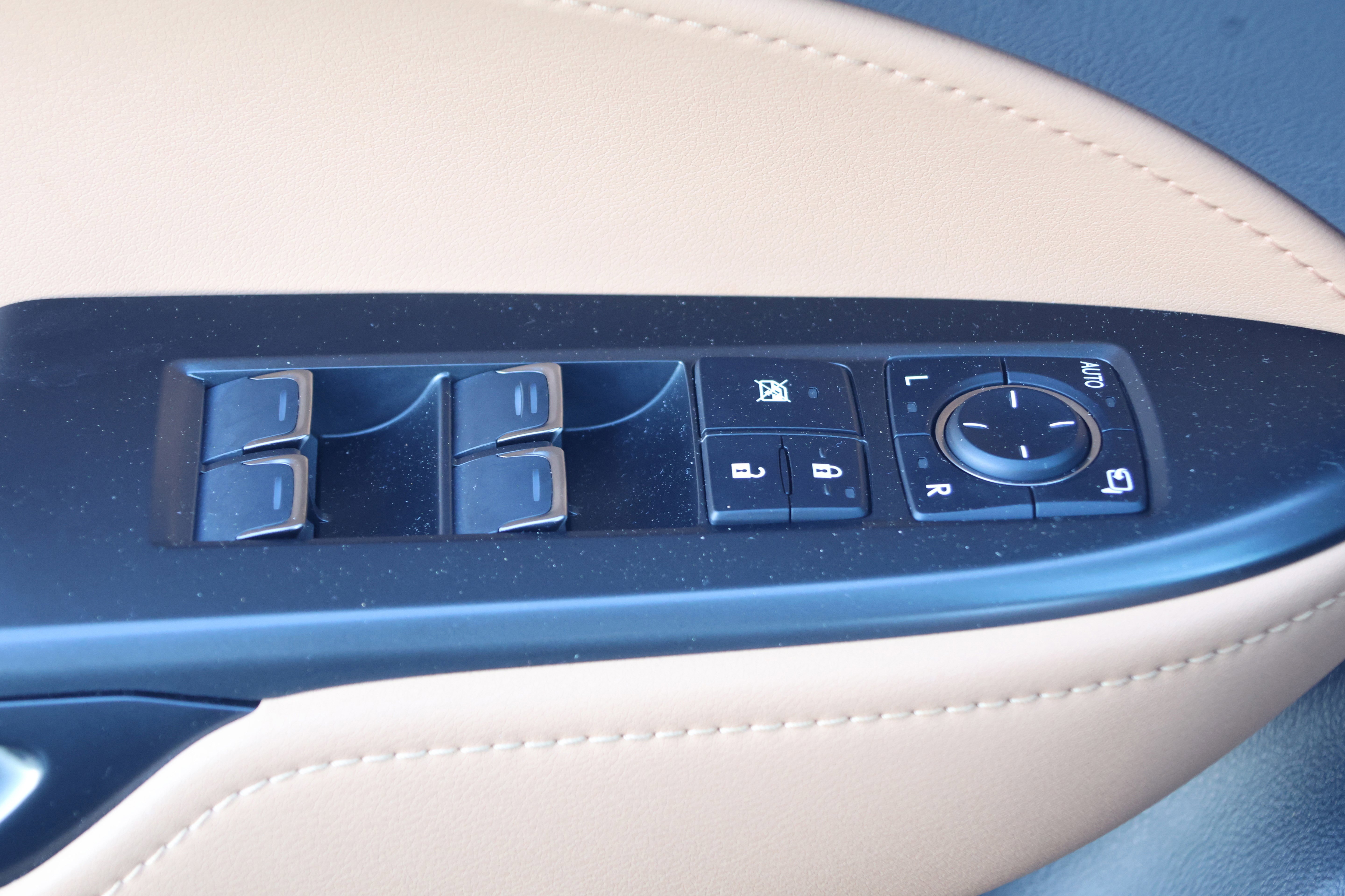 Used 2025 Lexus NX 250 FWD w/ Towing Package (2000 Lbs) image 14