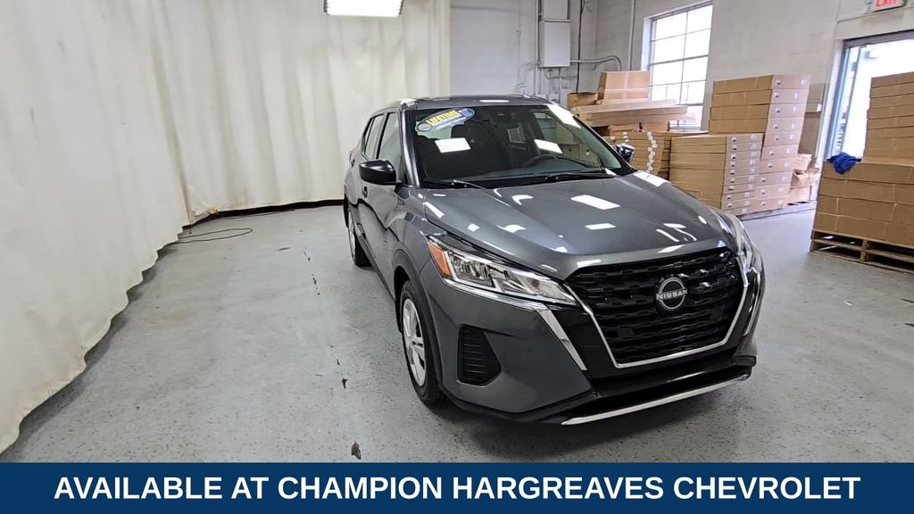 Used 2022 Nissan Kicks S FWD image 2