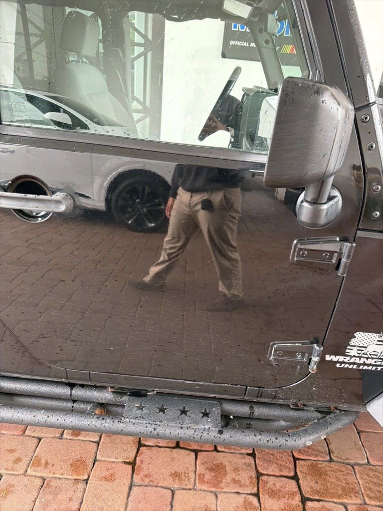 Used 2009 Jeep Wrangler Unlimited Rubicon w/ Dual Top Group image 18