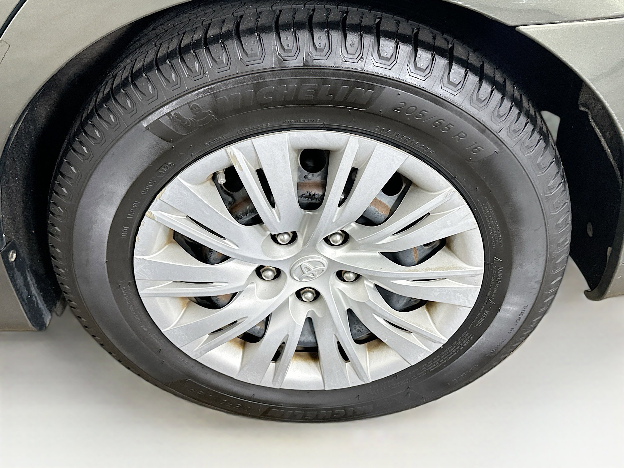 Used 2012 Toyota Camry L image 11