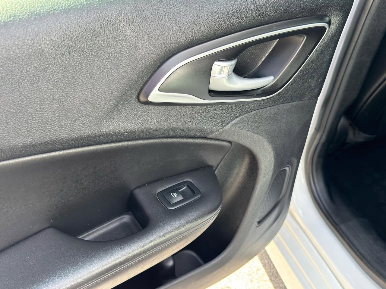Used 2017 Chrysler 200 Limited Platinum FWD image 41