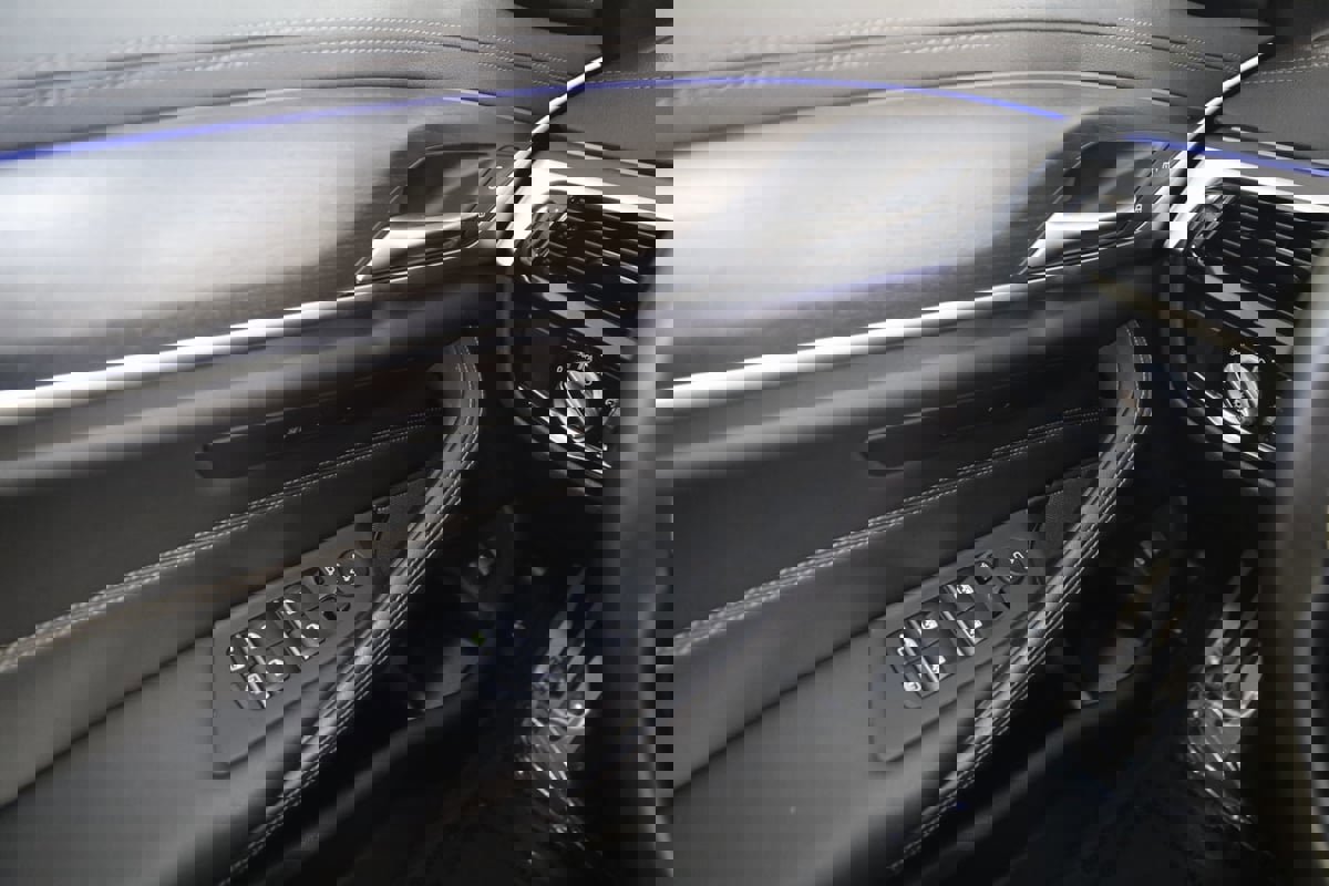 Used 2023 BMW M550i xDrive w/ Executive Package image 40