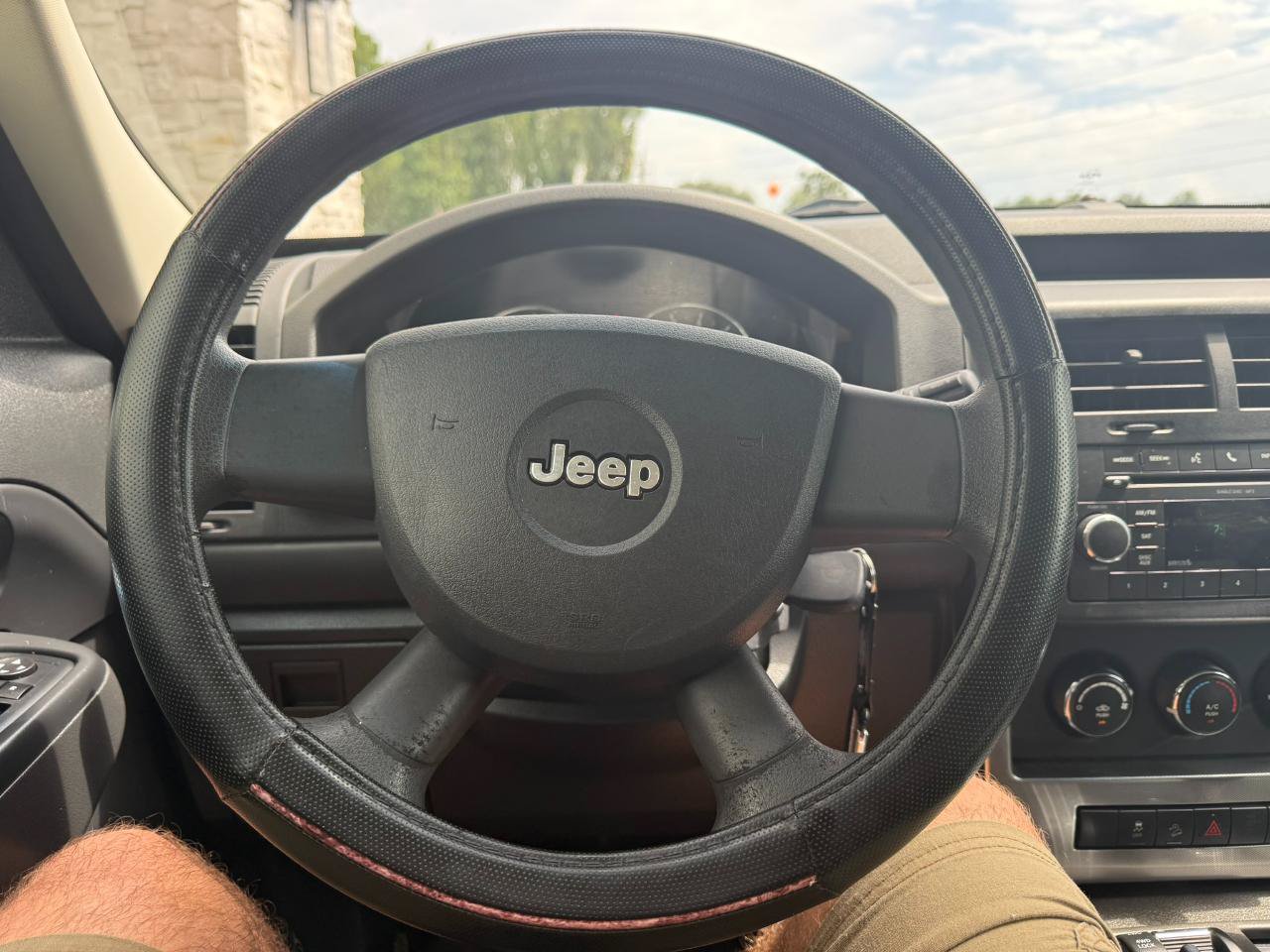 Used 2010 Jeep Liberty Sport AWD/4WD image 30