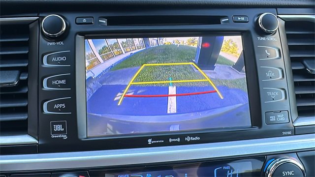 Used 2017 Toyota Highlander Limited image 12