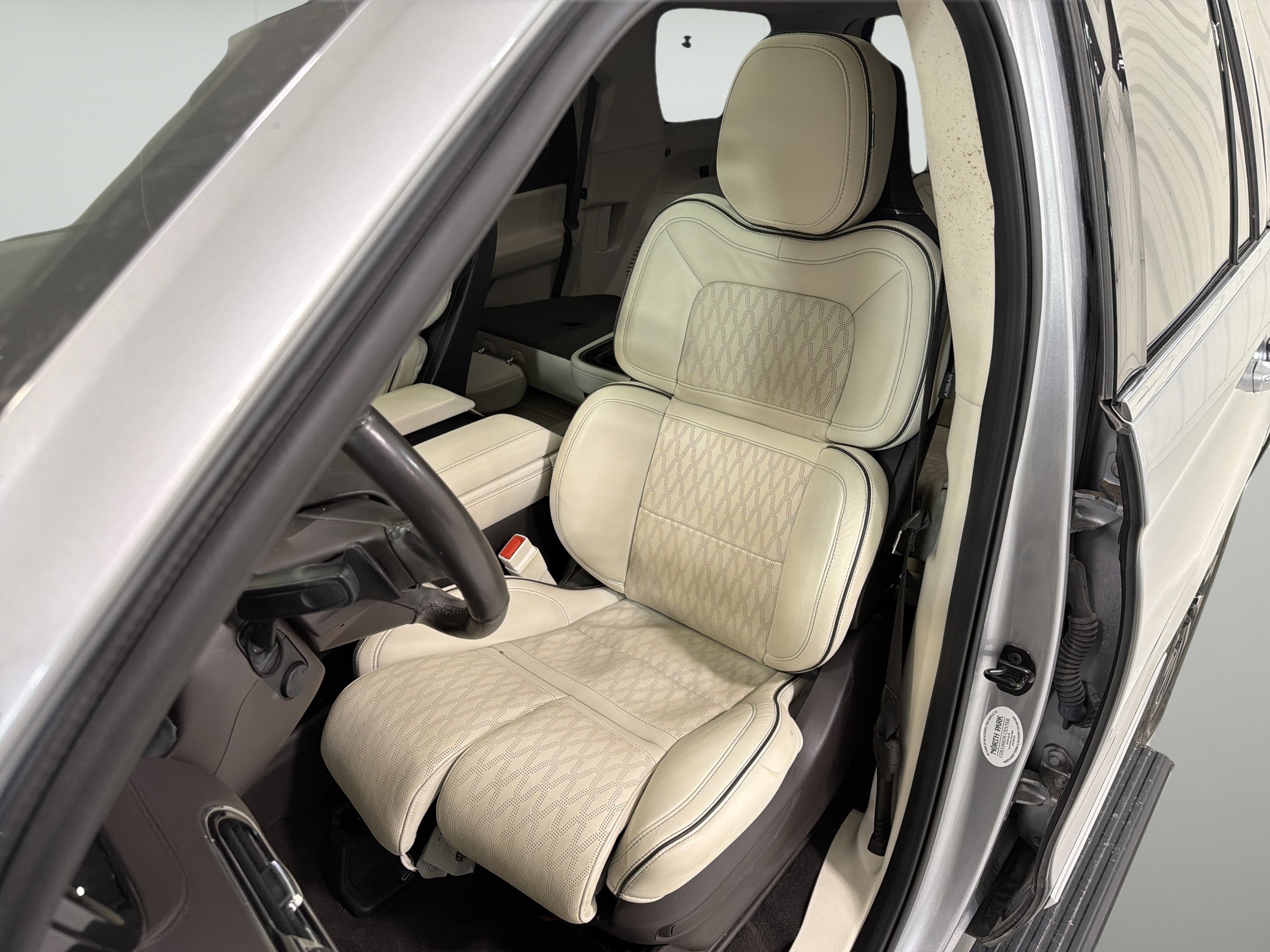 Used 2024 Lincoln Navigator Black Label AWD/4WD image 11
