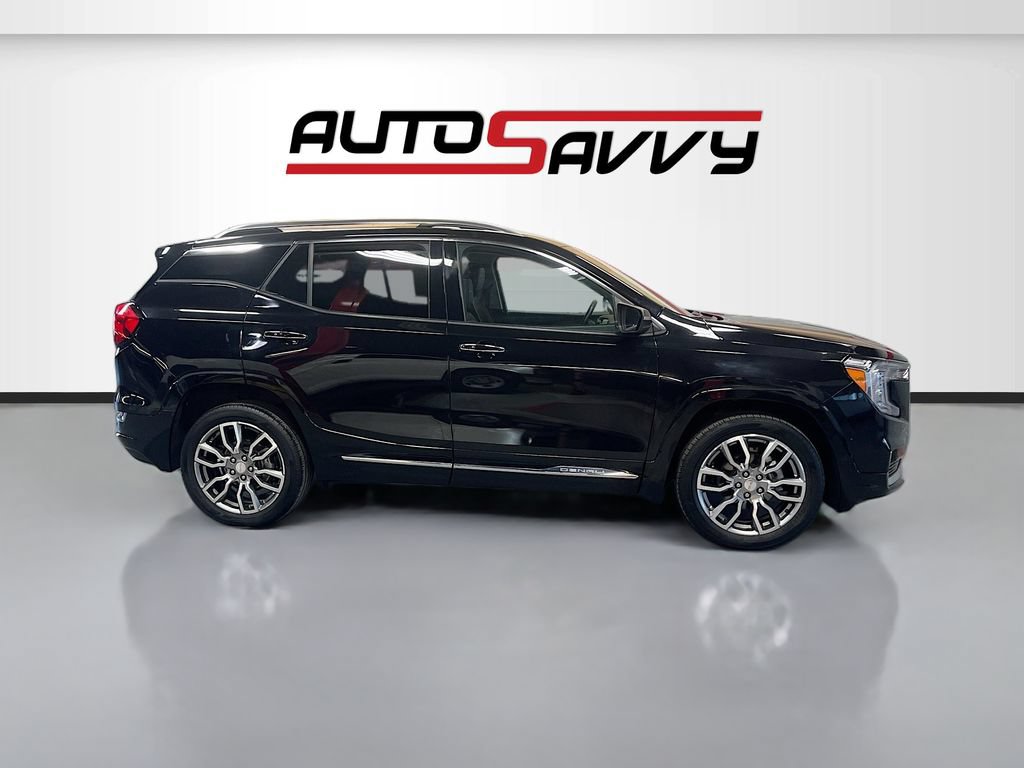 Used 2024 GMC Terrain Denali w/ Denali Premium Package AWD/4WD image 8