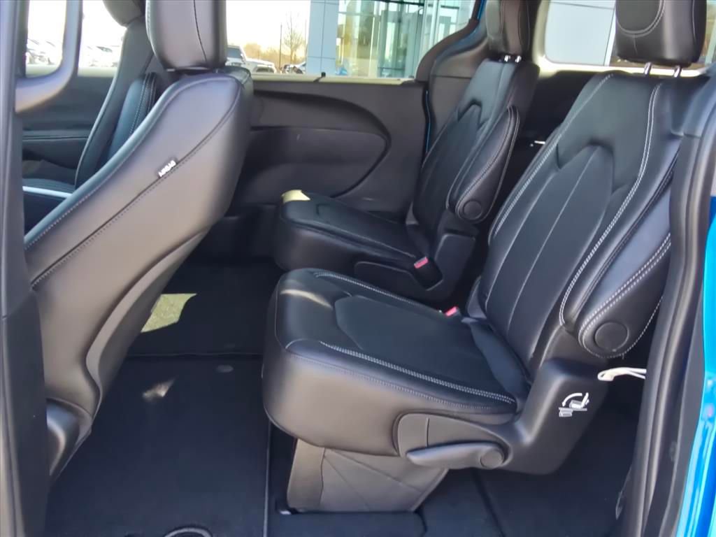 New 2026 Chrysler Pacifica Select FWD image 5
