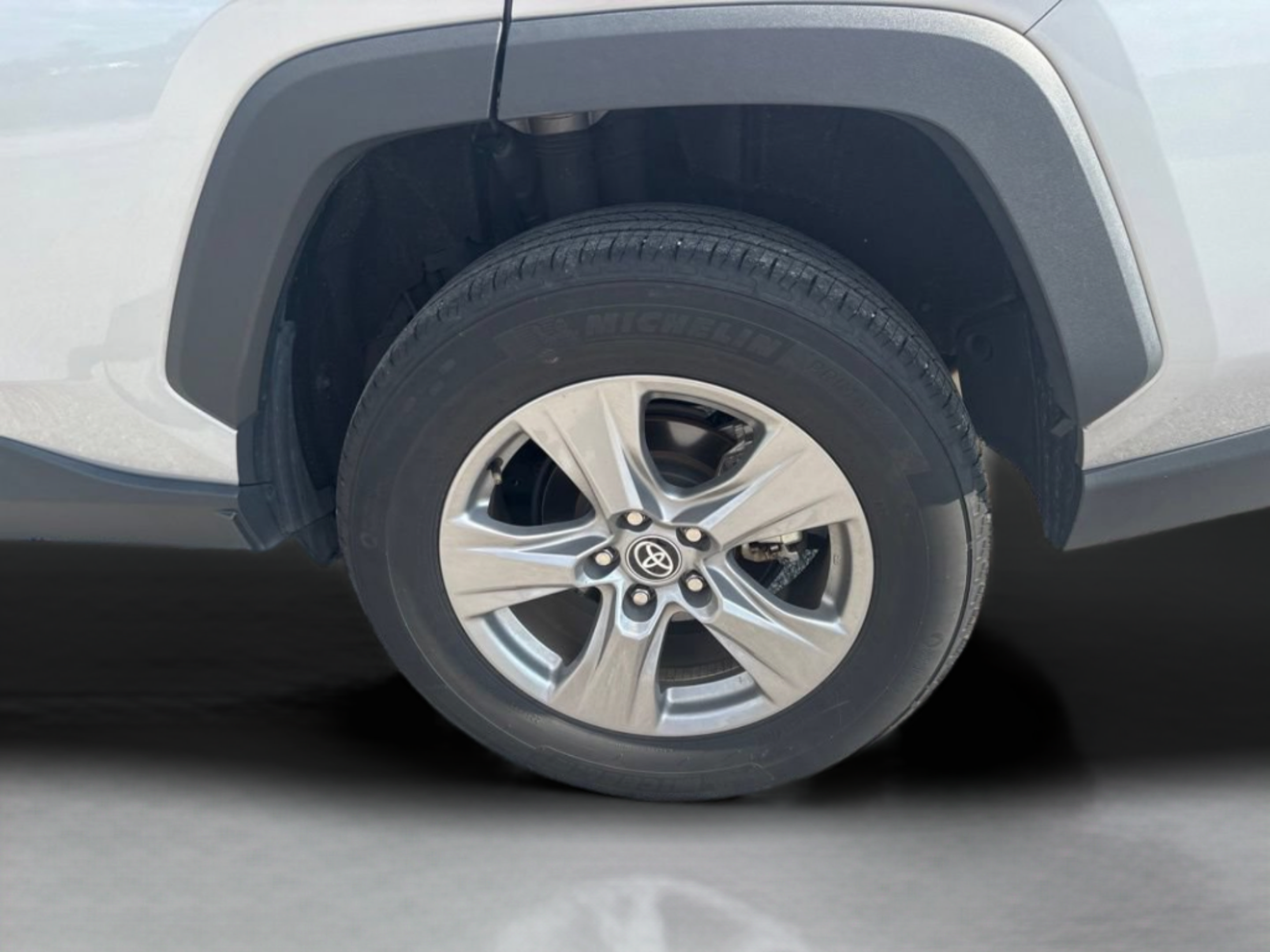 Used 2024 Toyota RAV4 XLE FWD image 32