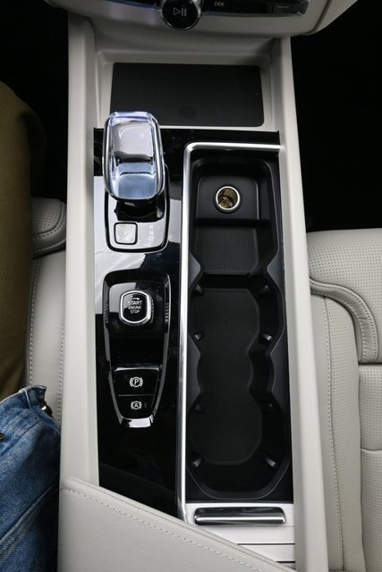 New 2027 Volvo XC60 B5 Ultra AWD/4WD image 12