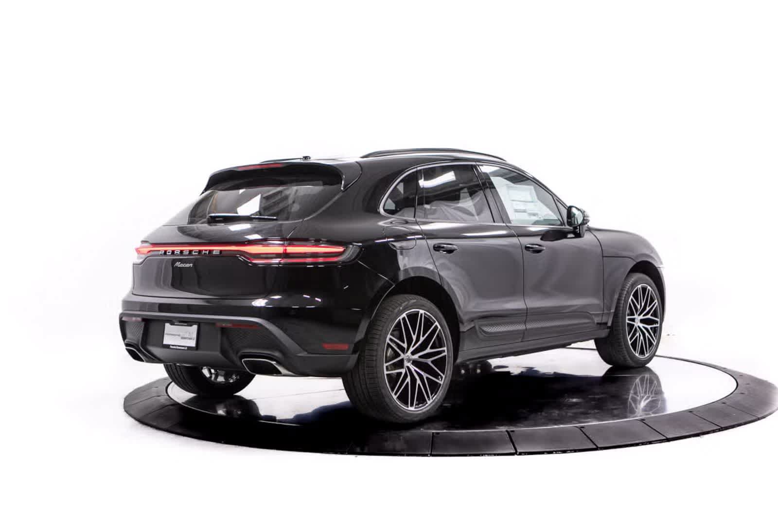 Certified 2026 Porsche Macan AWD/4WD image 7
