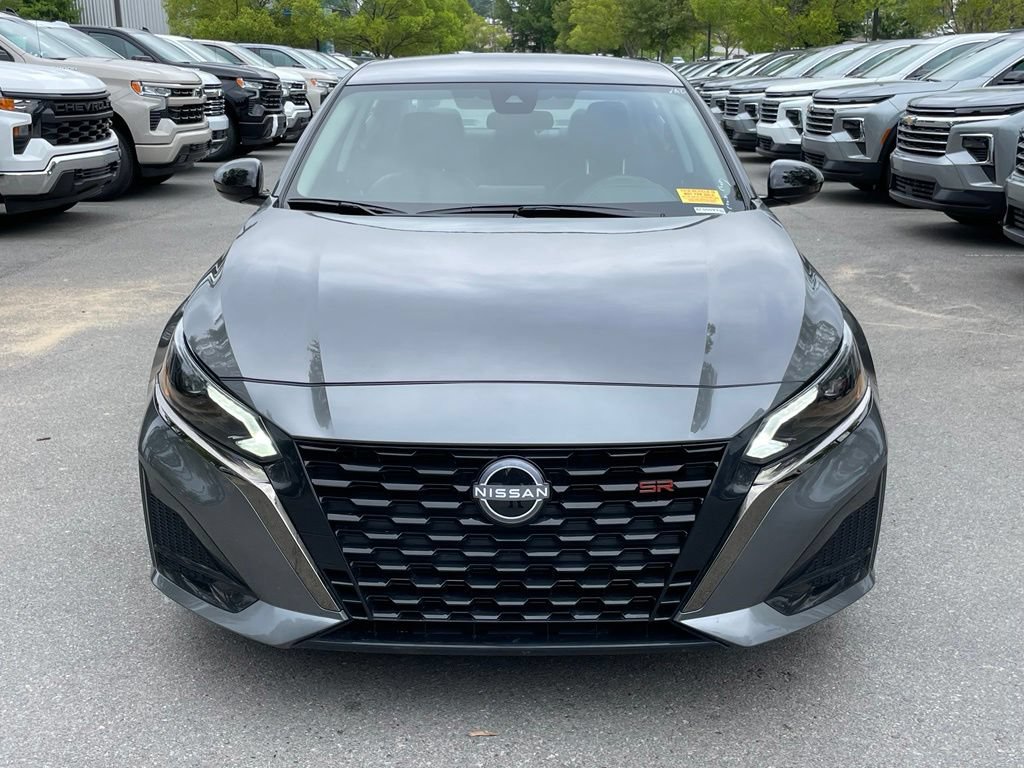 Used 2025 Nissan Altima 2.5 SR FWD image 2