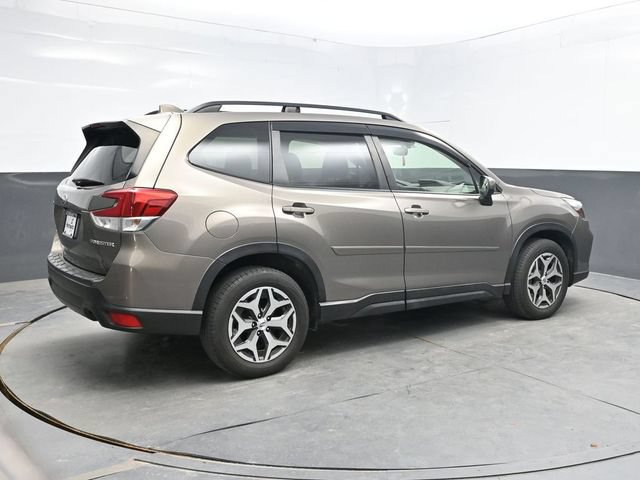Used 2020 Subaru Forester Premium AWD/4WD image 8