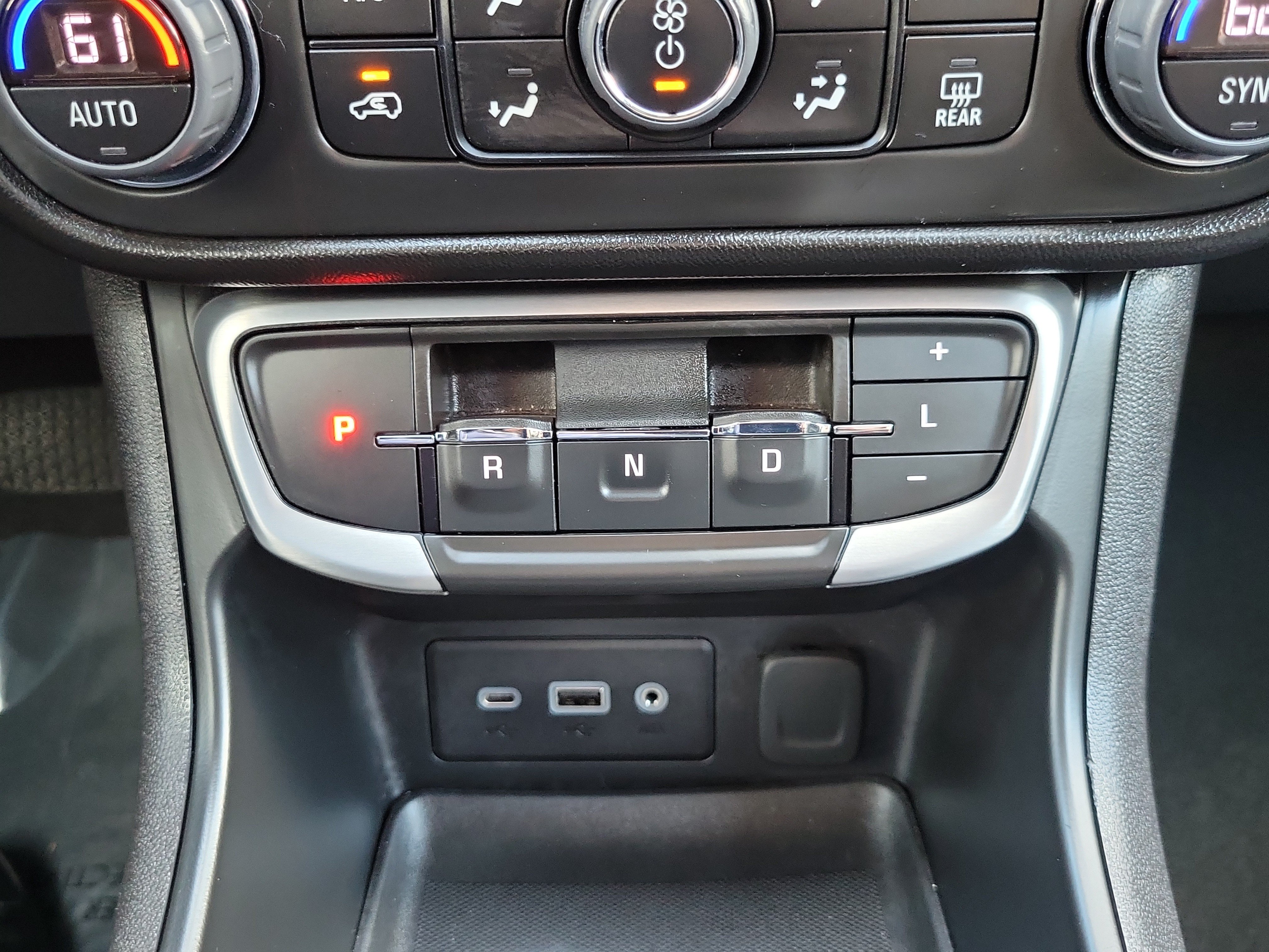 Used 2024 GMC Terrain SLE w/ Driver Convenience Package FWD image 22