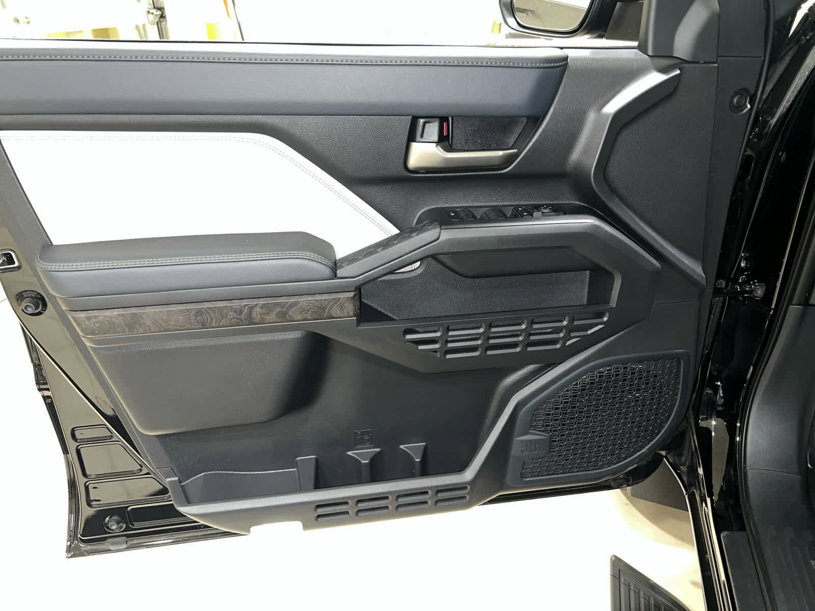 Used 2024 Toyota Tacoma Limited image 16