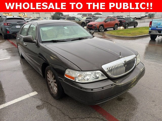 Used 2005 Lincoln Town Car Signature