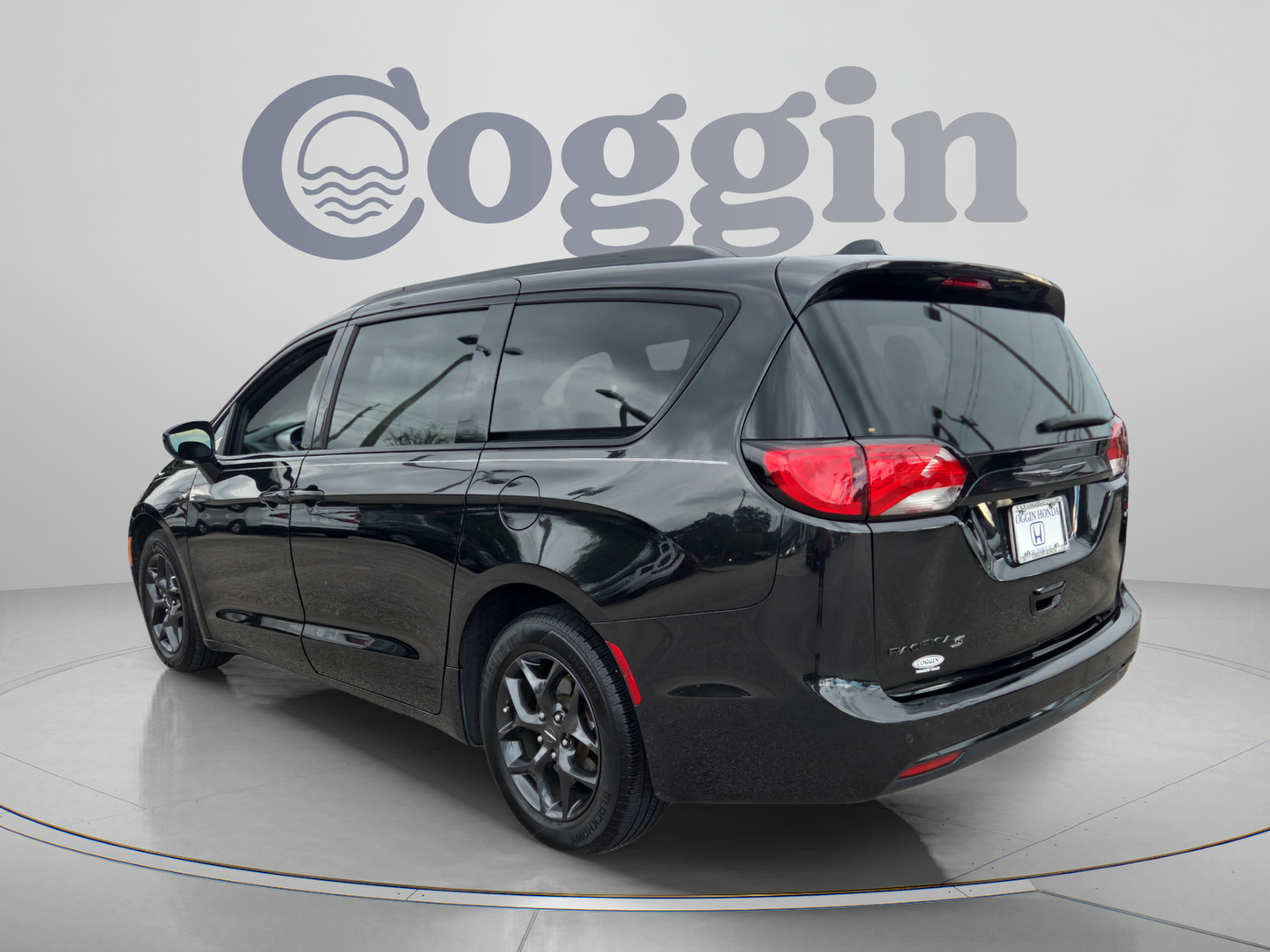 Used 2019 Chrysler Pacifica Touring-L Plus w/ S Appearance Package FWD image 3