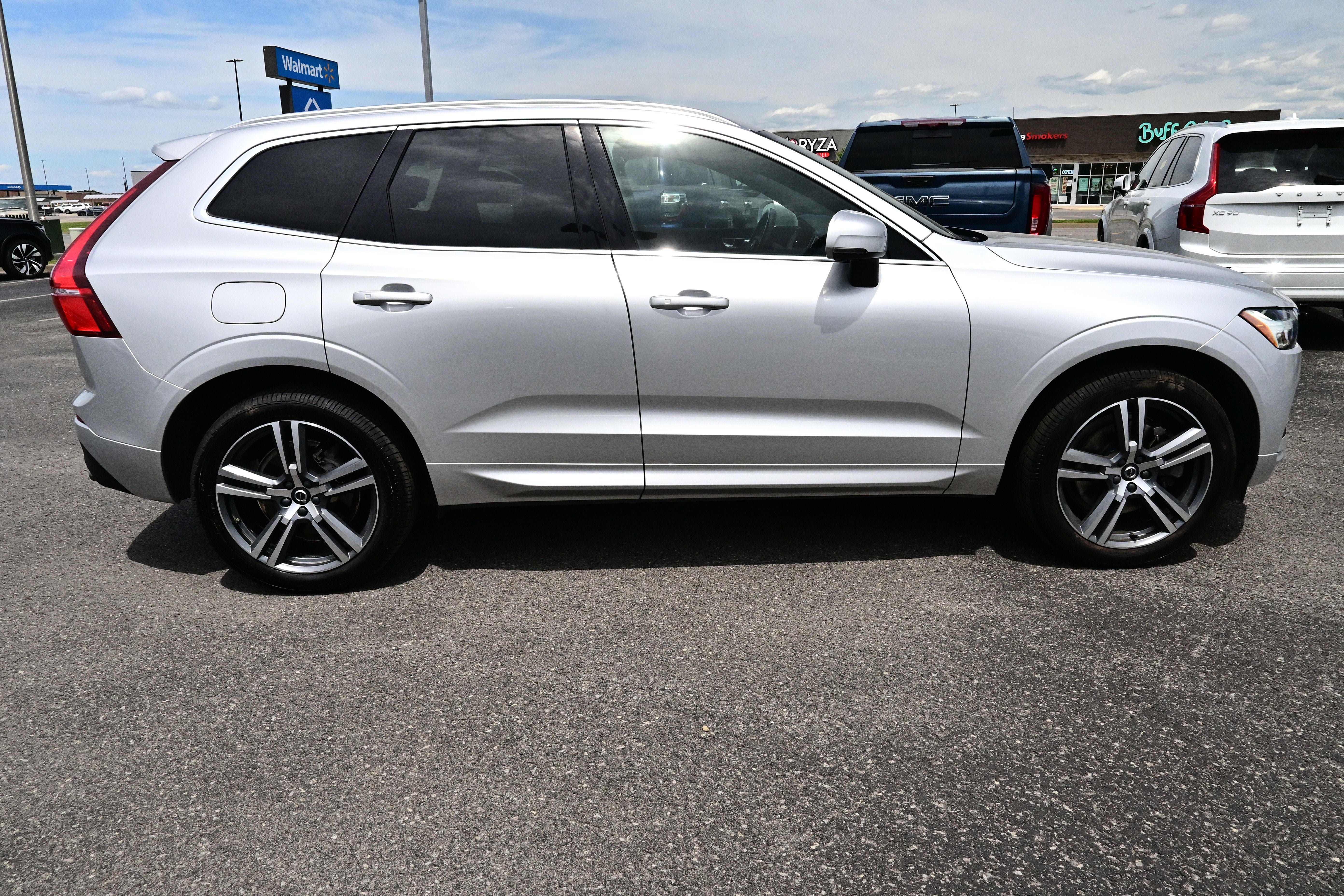 Used 2020 Volvo XC60 T6 Momentum w/ Protection Package AWD/4WD image 5
