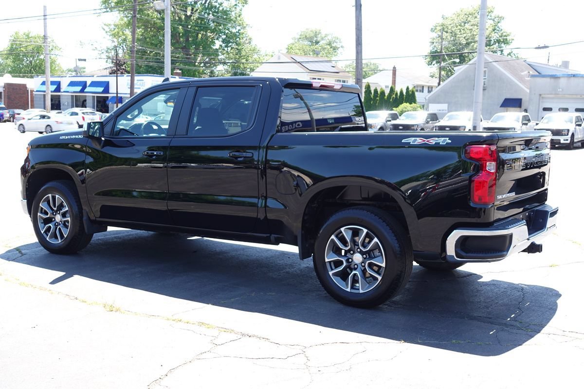 Used 2024 Chevrolet Silverado 1500 LT AWD/4WD image 2