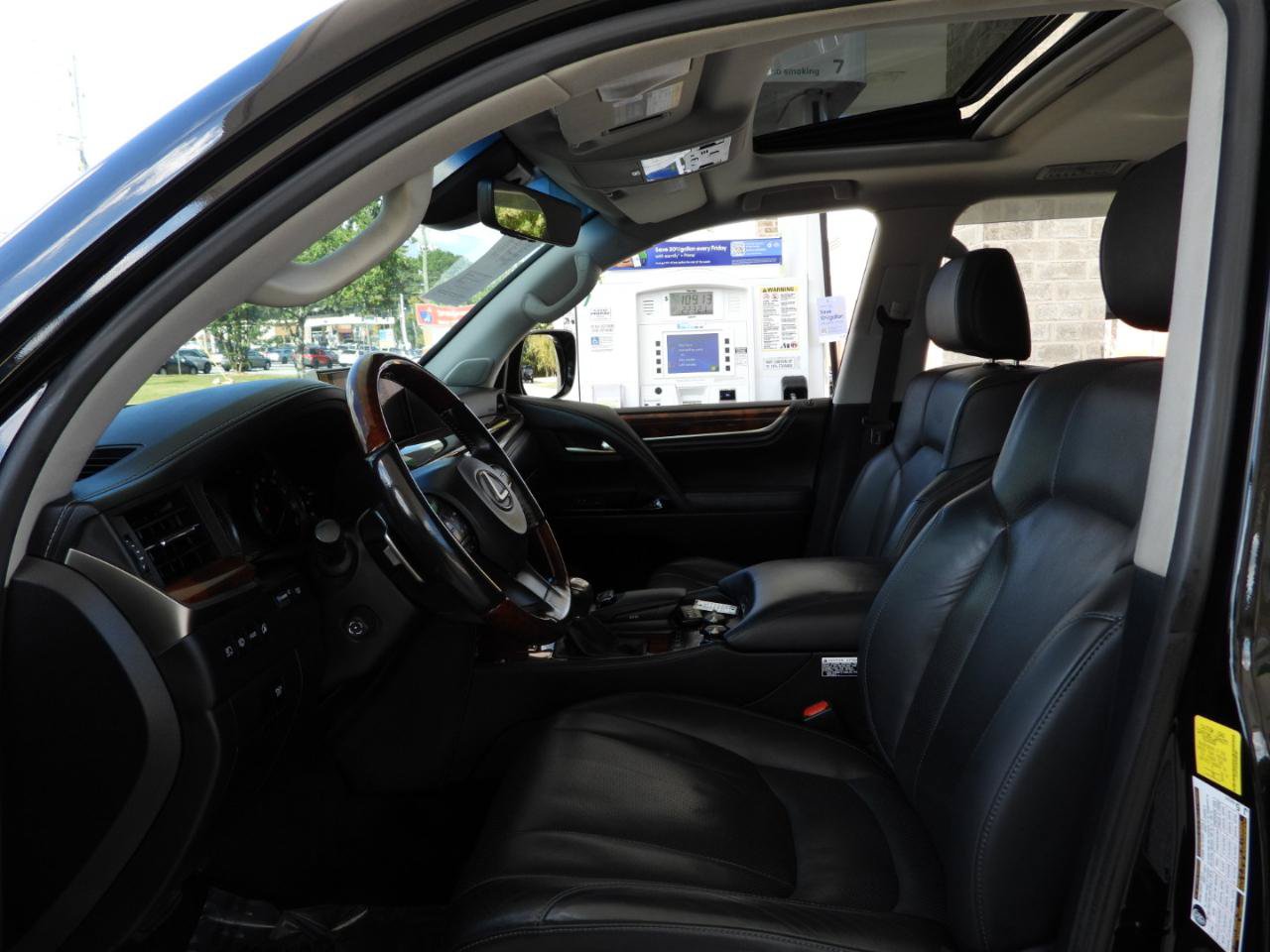 Used 2016 Lexus LX 570 4WD w/ 3rd Row & Luxury Pkg image 78