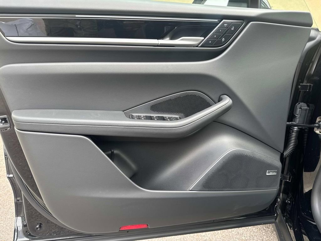 New 2025 Porsche Macan 4S Electric image 20