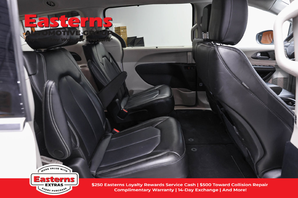 Used 2023 Chrysler Pacifica Touring-L FWD image 25