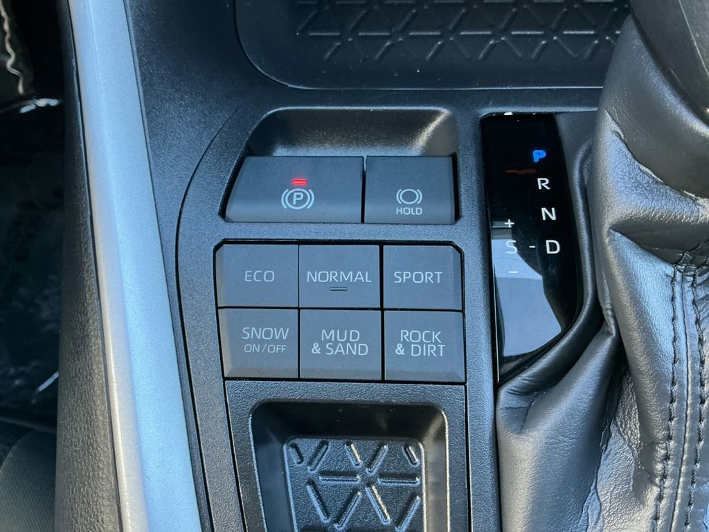 Used 2025 Toyota RAV4 XLE image 21
