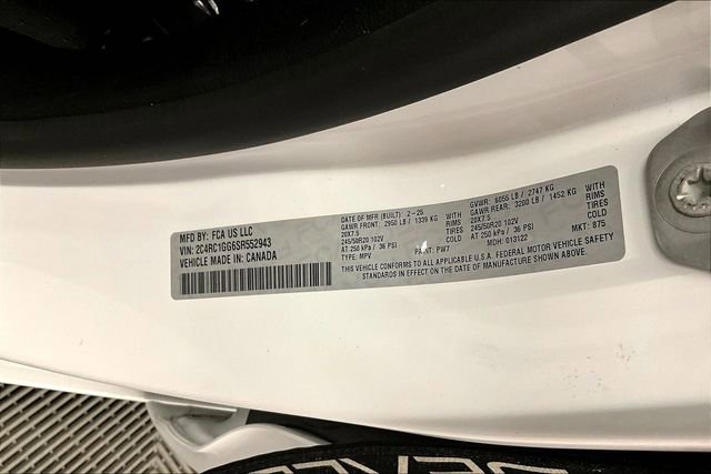 Used 2025 Chrysler Pacifica Limited image 39