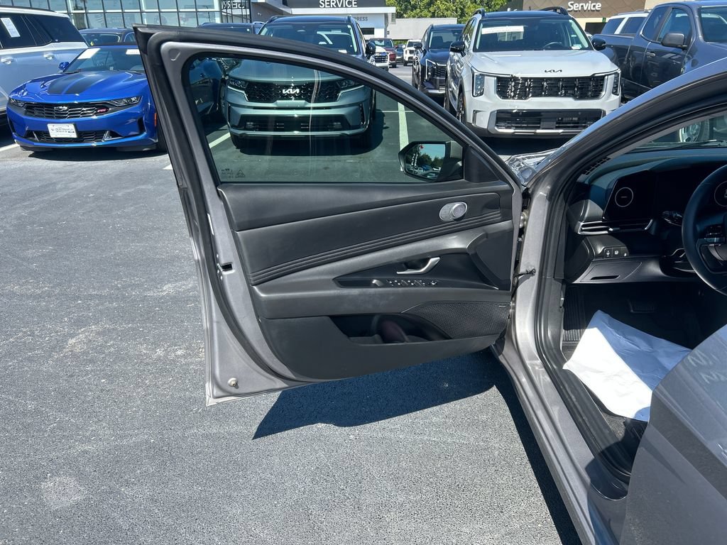 Used 2024 Hyundai Elantra Limited FWD image 12