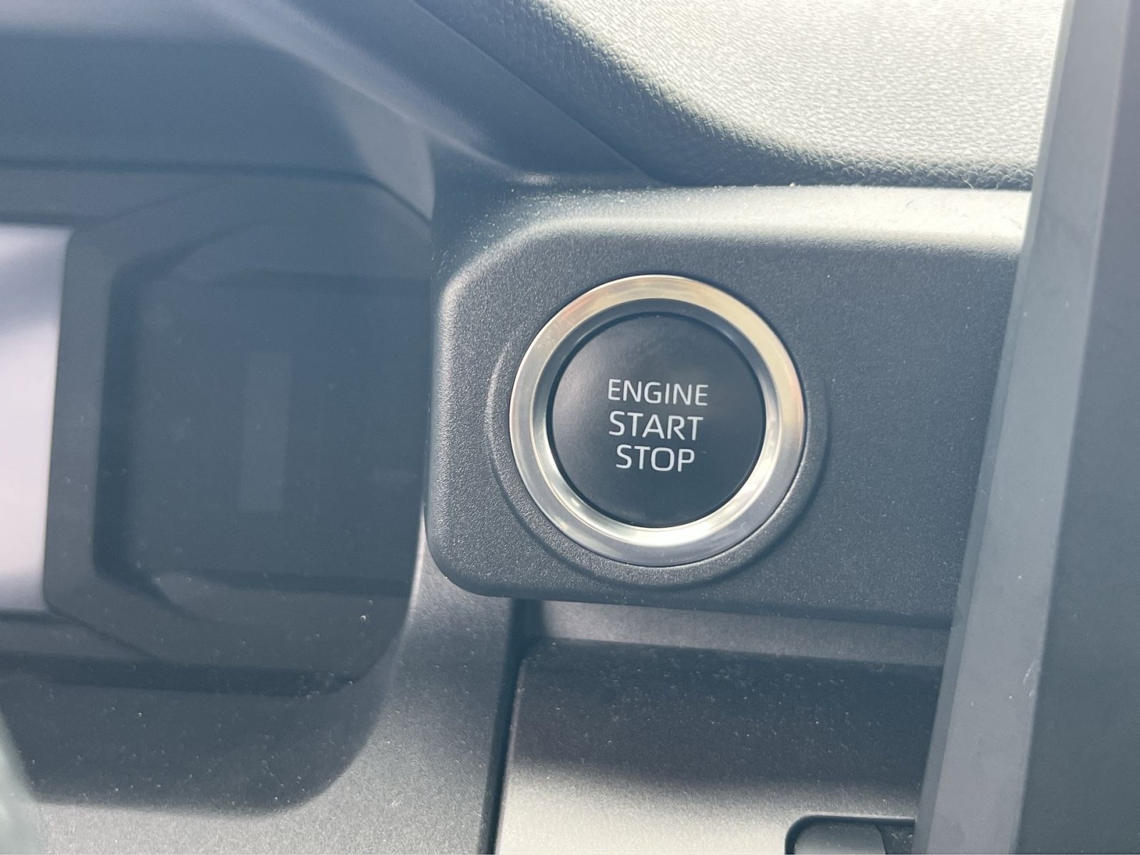 Used 2025 Toyota 4Runner SR5 AWD/4WD image 29