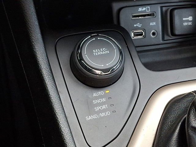 Used 2016 Jeep Cherokee Limited image 30