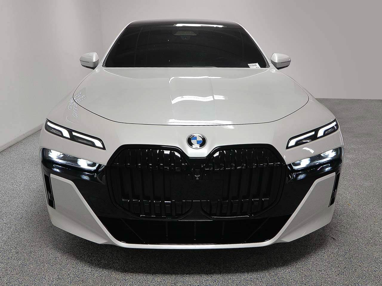 Certified 2023 BMW 740i RWD image 2