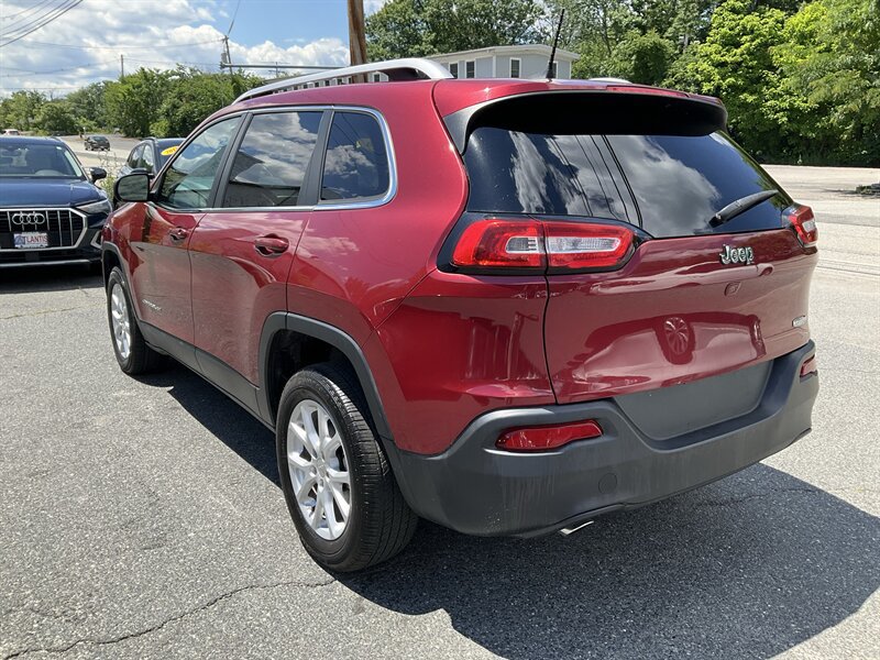 Used 2016 Jeep Cherokee Latitude FWD image 7