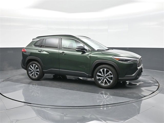 Used 2025 Toyota Corolla Cross XLE image 17