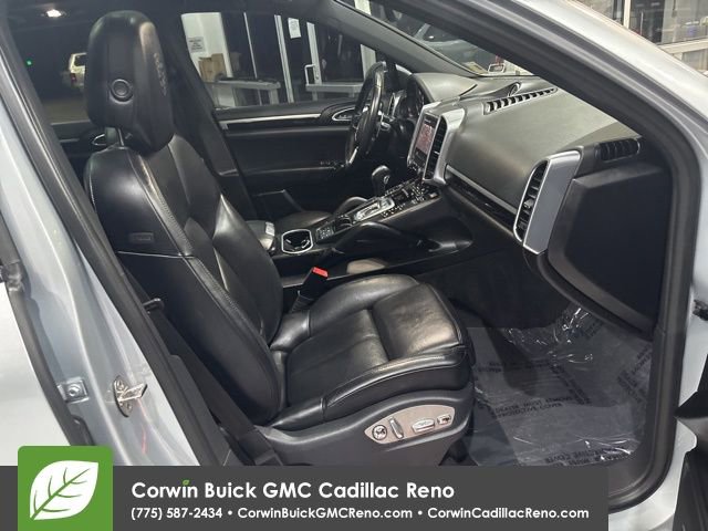 Used 2018 Porsche Cayenne Platinum Edition image 33