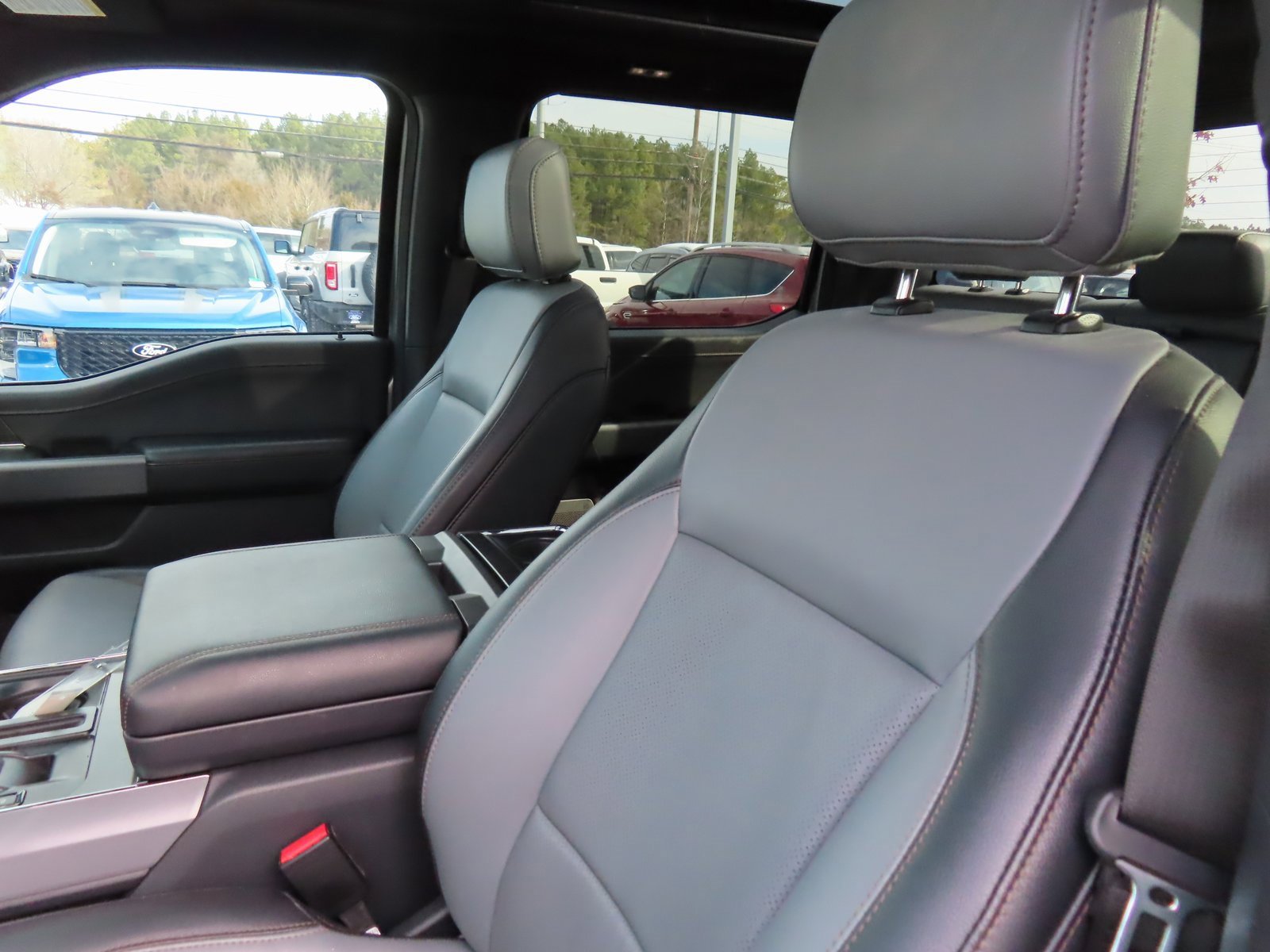 Used 2024 Ford F150 Lightning Lariat image 34