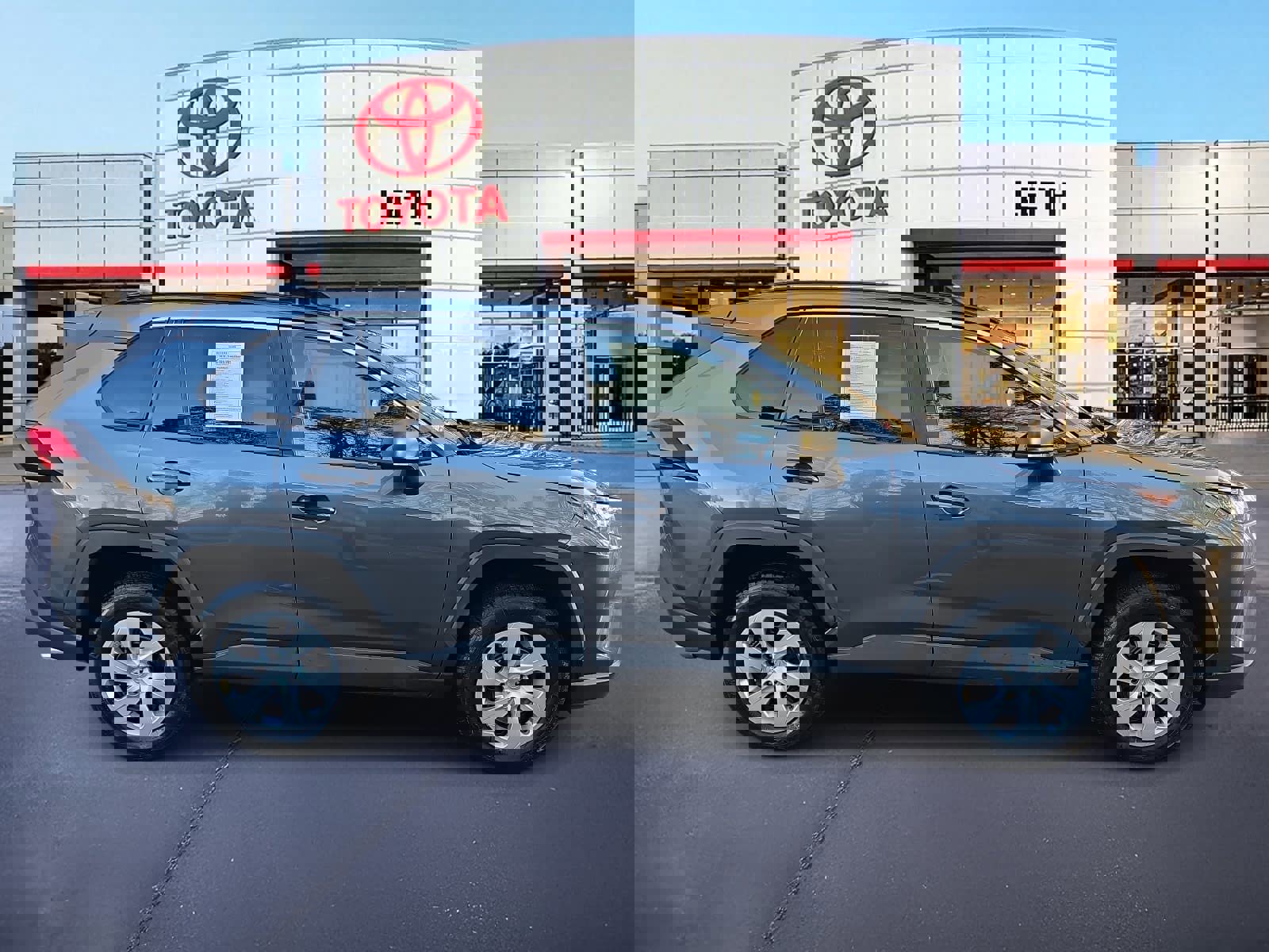 Certified 2021 Toyota RAV4 LE image 4