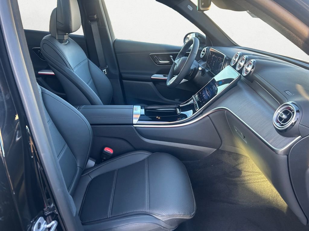 Used 2025 Mercedes-Benz GLC 350e 4MATIC image 14