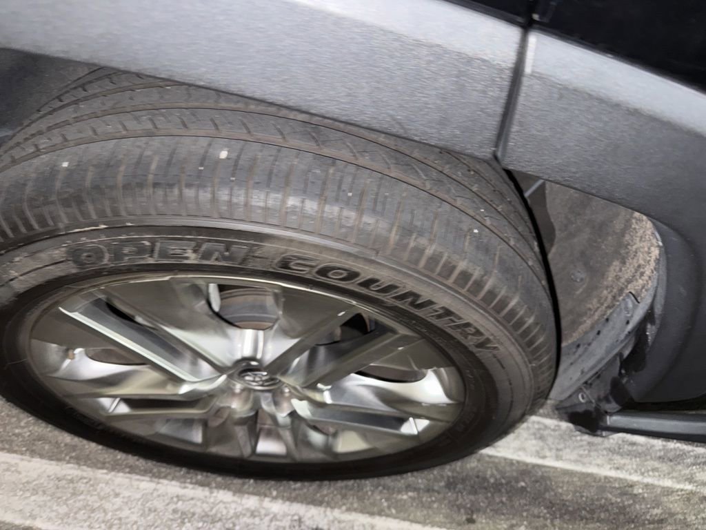 Used 2020 Toyota RAV4 XLE Premium image 8