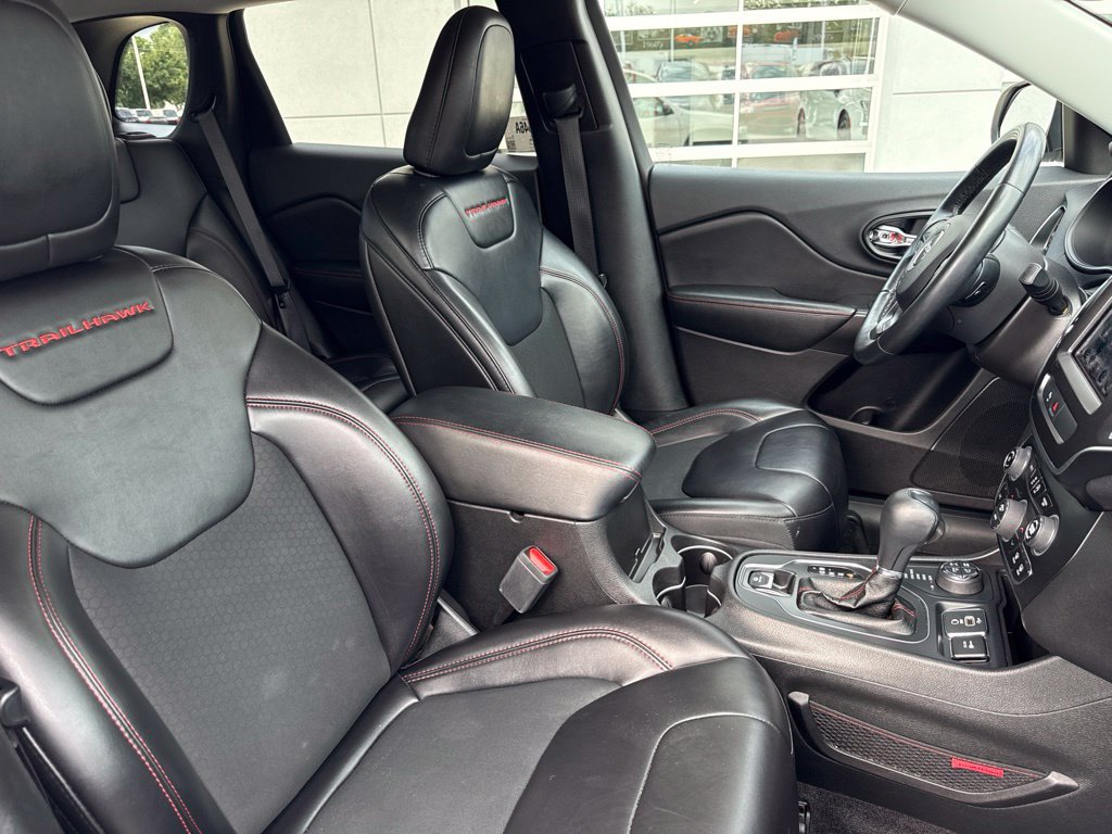 Used 2019 Jeep Cherokee Trailhawk w/ Cold Weather Group AWD/4WD image 36