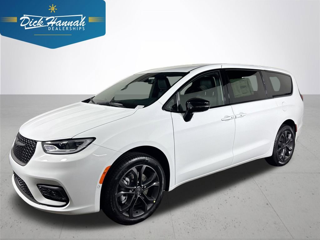 New 2026 Chrysler Pacifica Select