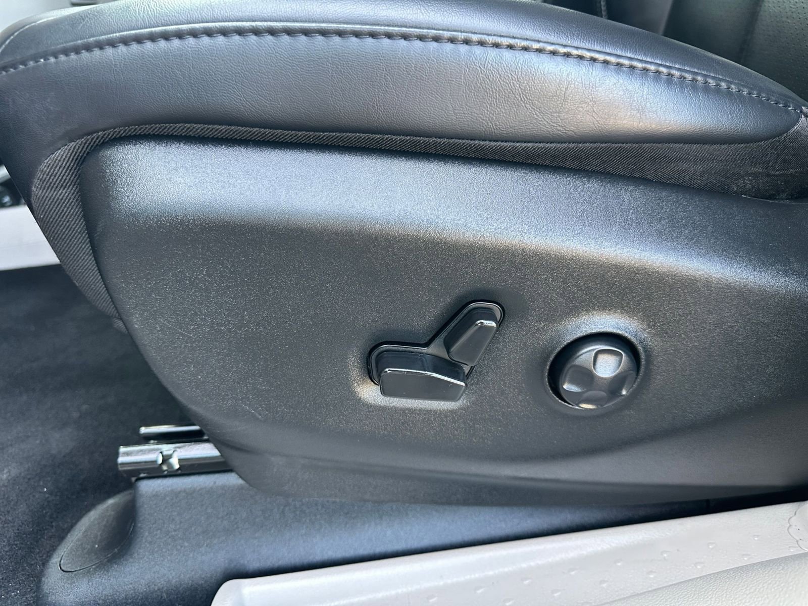 Used 2023 Chrysler Pacifica Touring-L image 22