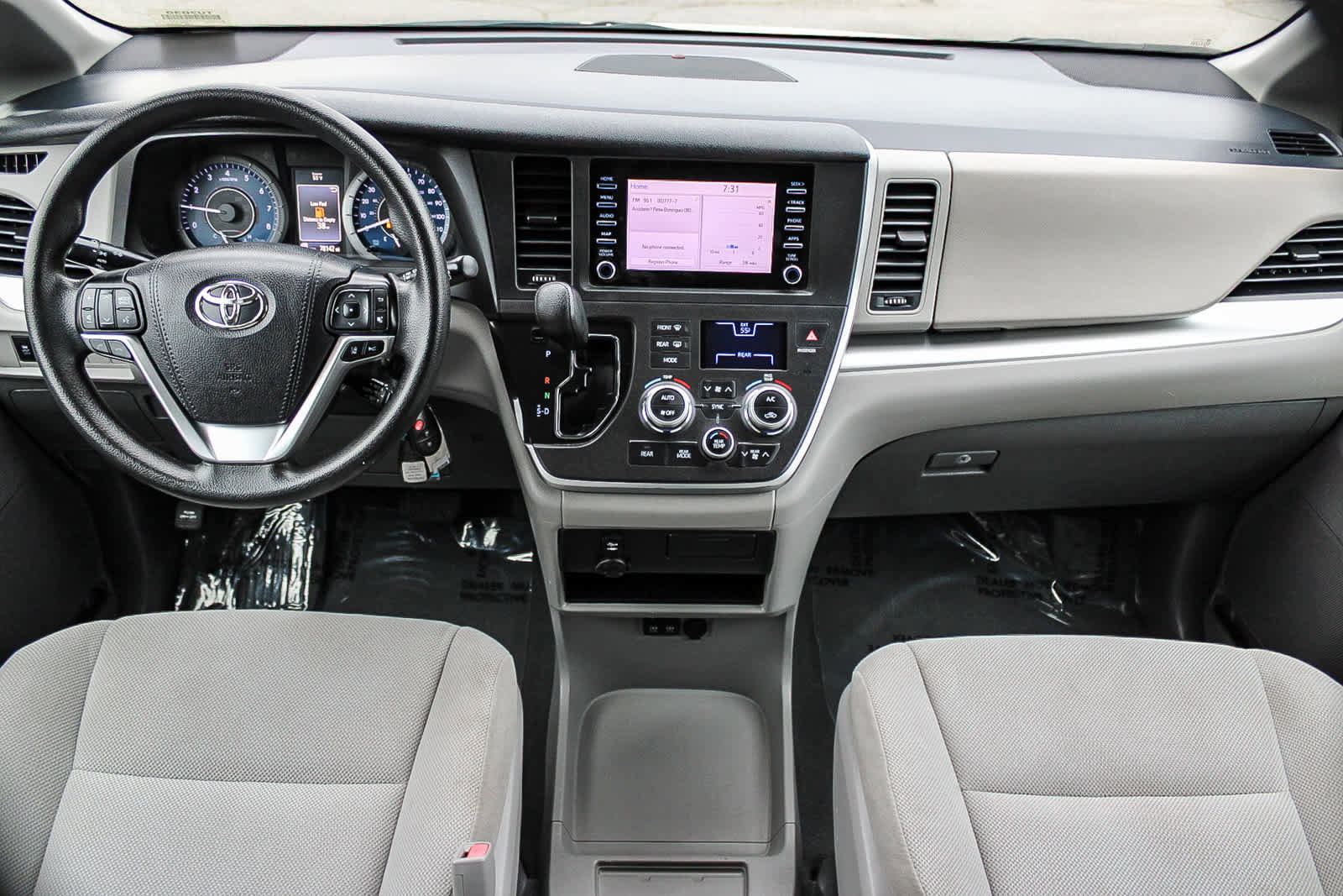 Used 2020 Toyota Sienna L image 12