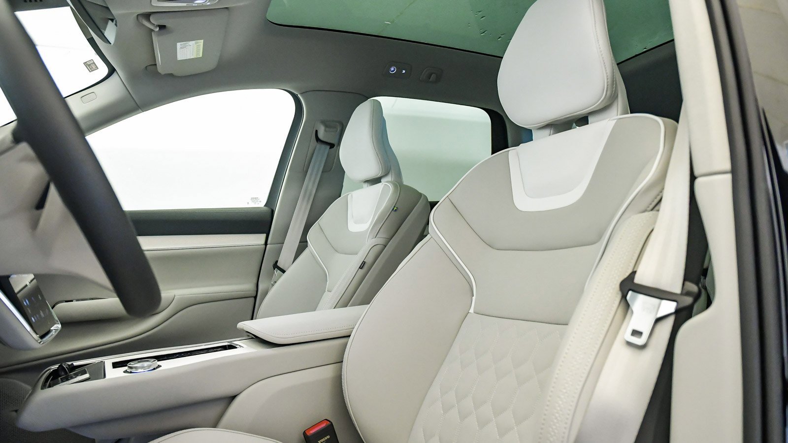 New 2025 Volvo EX90 Plus w/ Protection Package Premier image 21