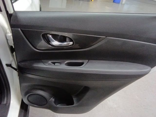 Used 2017 Nissan Rogue S image 21
