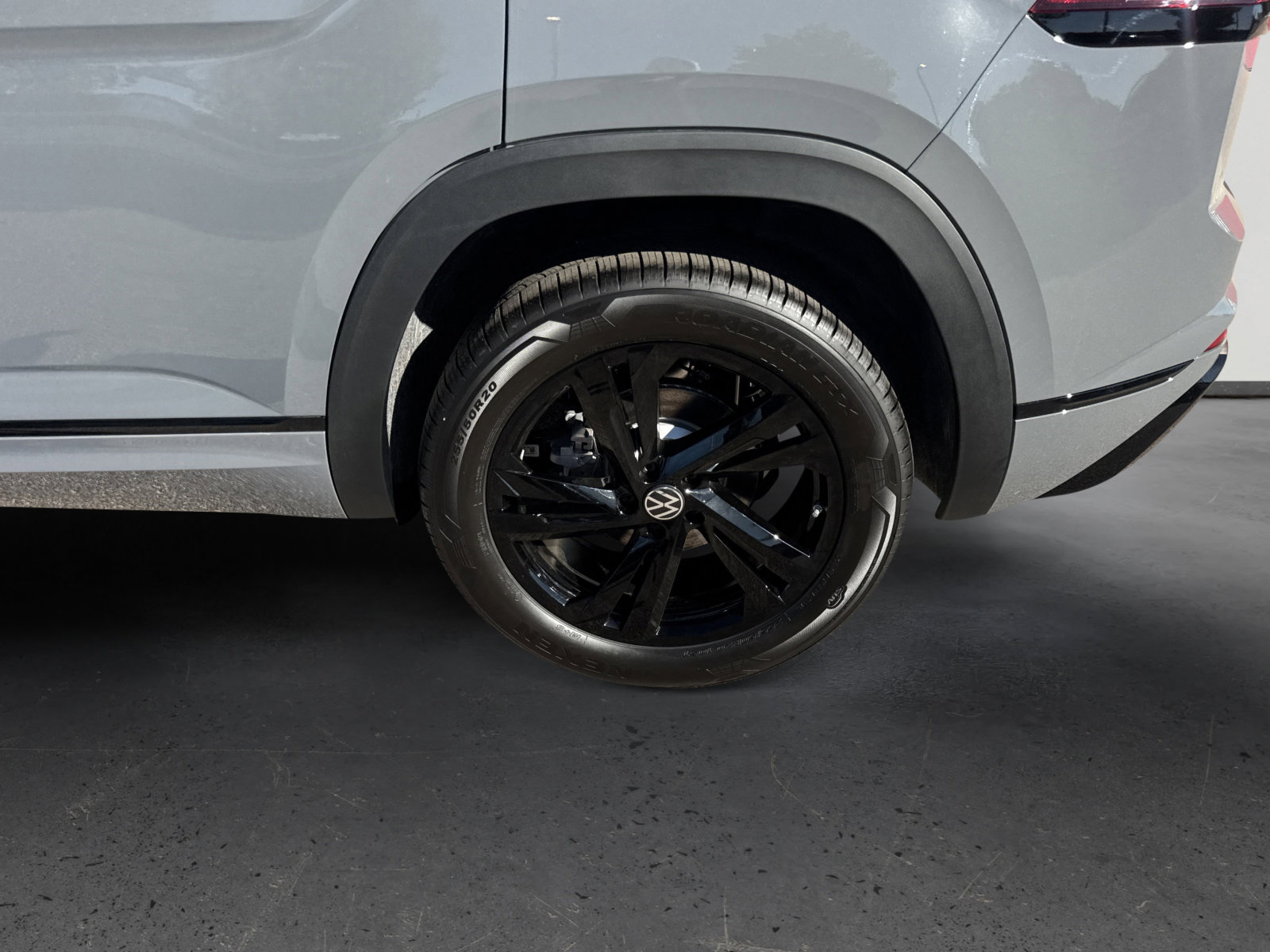 New 2026 Volkswagen Atlas Cross Sport SEL R-Line image 9