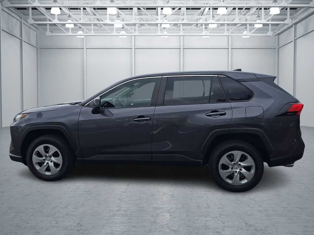 Used 2023 Toyota RAV4 LE AWD/4WD image 2